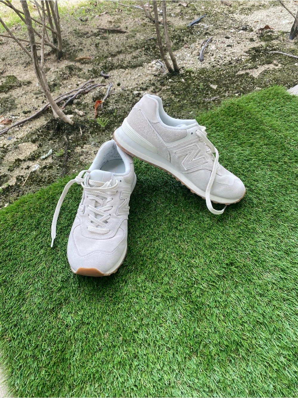 UnisexNew Balance Women's 10.5/ Men 9 . Light Beige Suede & Mesh Sneakers